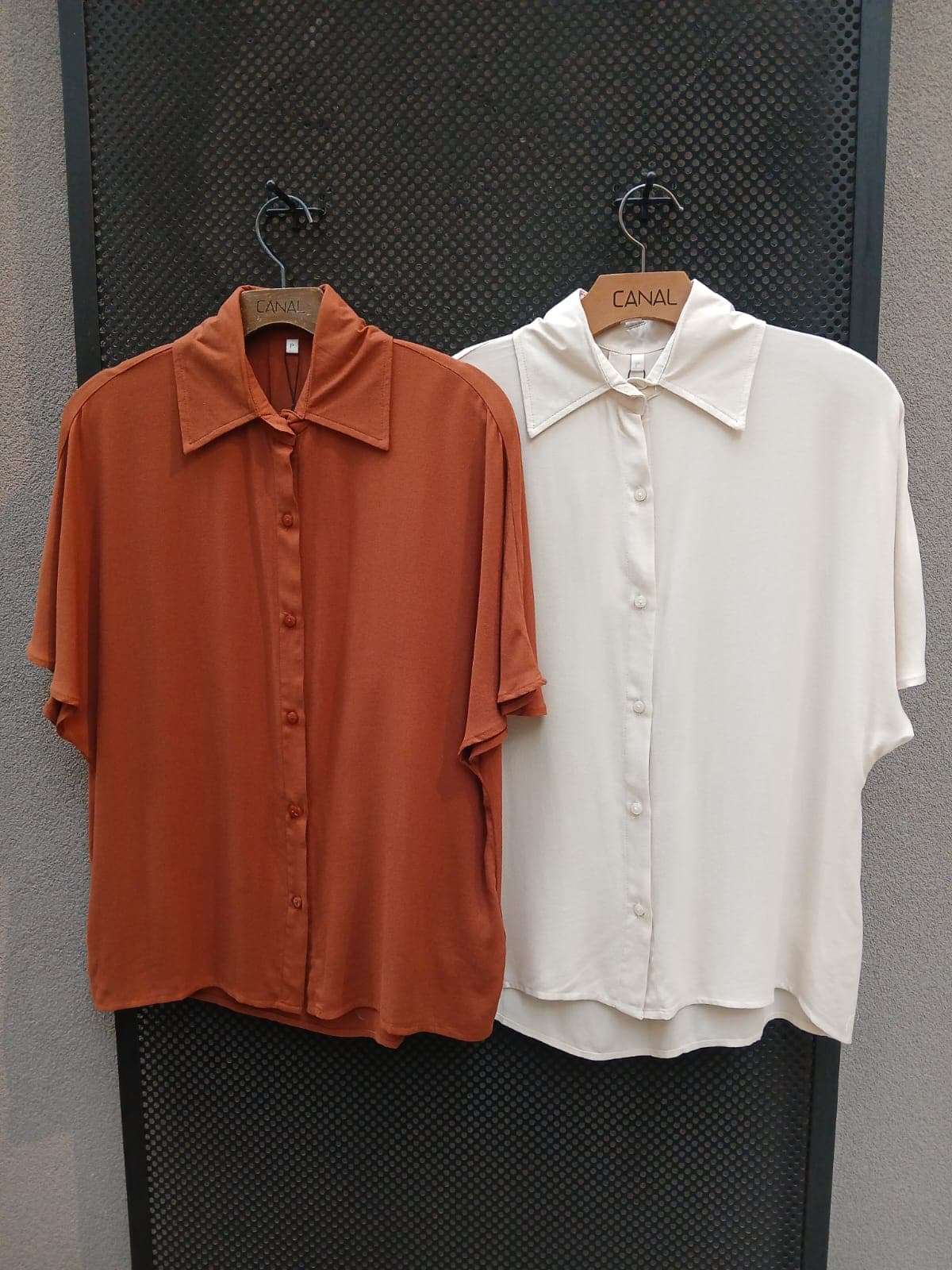 Camisa em viscose fluída